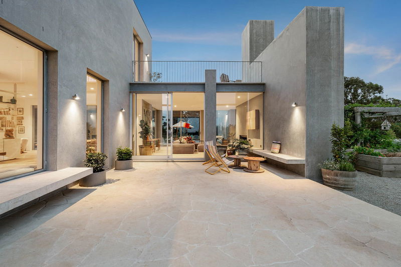 Bells Beach View (With Car Parking)