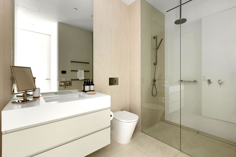 Como Penthouse (Melbourne skyline and river views)
