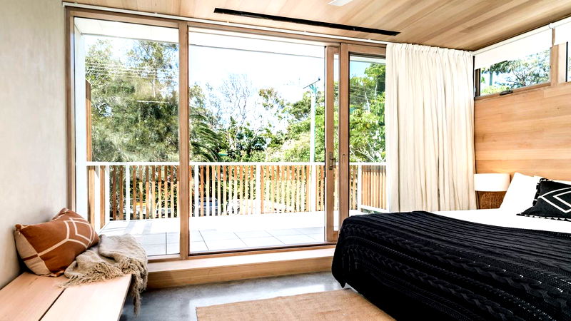 Bowerbird - beachfront home with rooftop pool