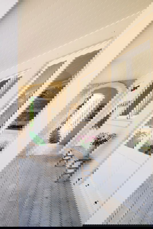 Picadilly House - European inspired Byron manor (With Car Parking)