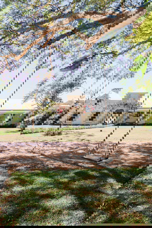 Picadilly House - European inspired Byron manor (With Car Parking)