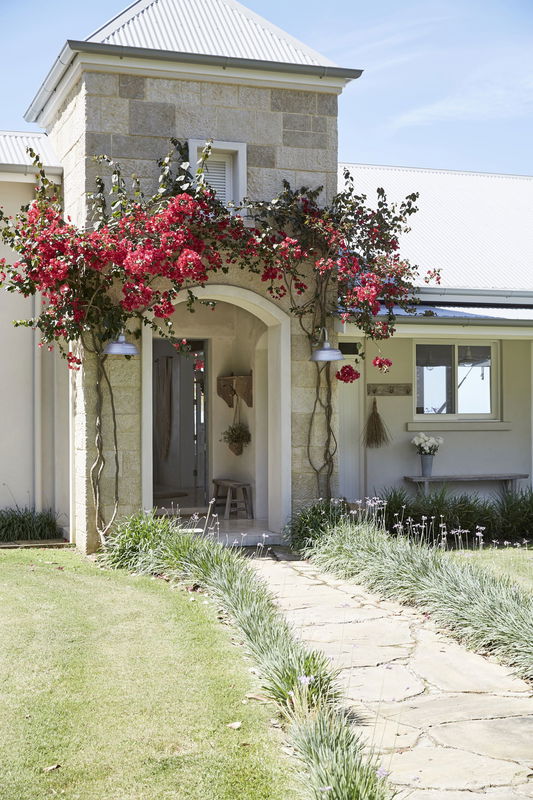 Picadilly House - European inspired Byron manor (With Car Parking)