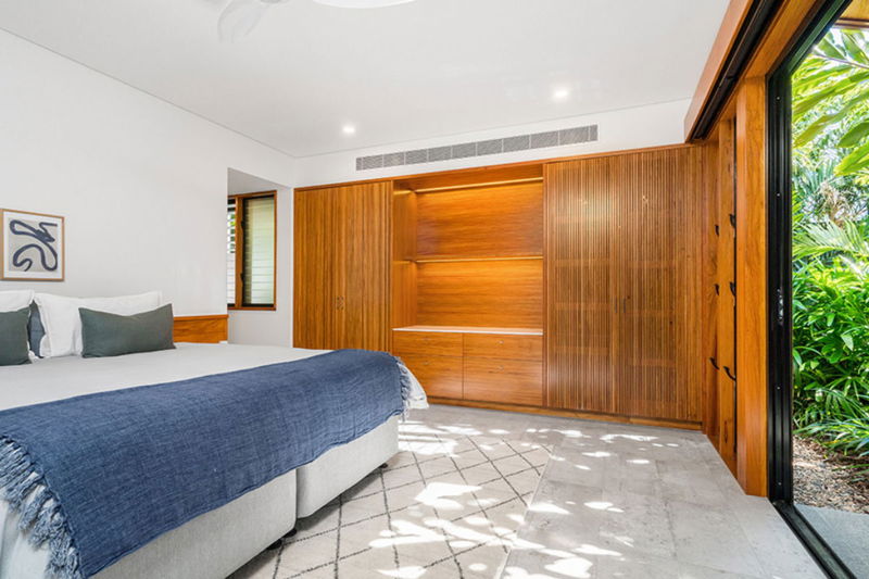 Azure (Walk to Beach)