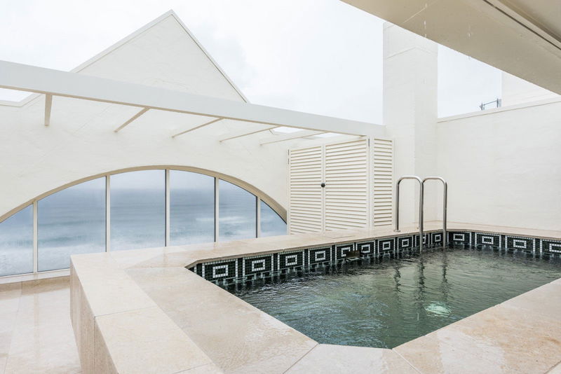 Mermaid Beach Villa (With Ocean Views)