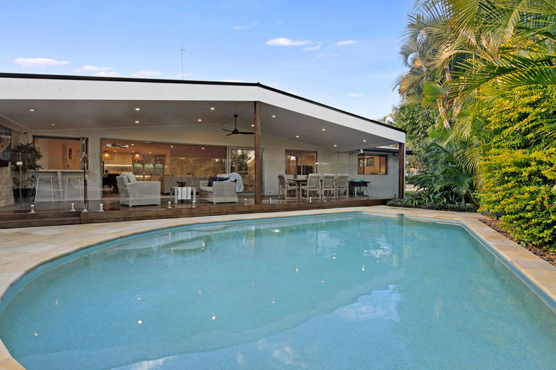 Mermaid Retreat (Heated Pool )