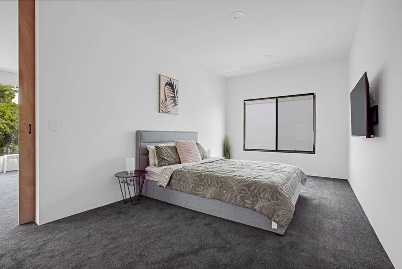 Urban Hideaway "Stay 5 Pay4"