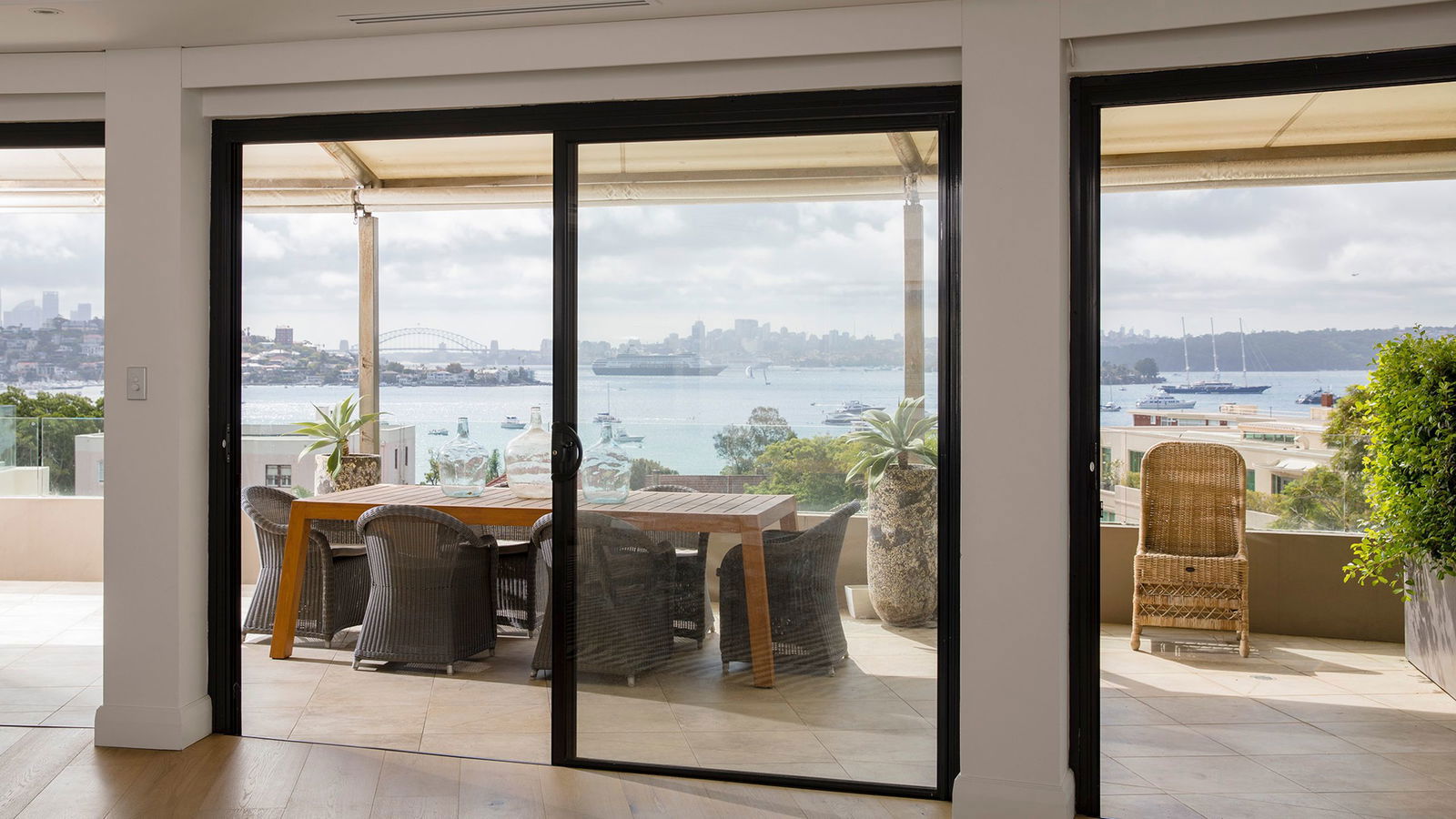 Ian Rose Bay (Rose Bay Luxe Penthouse)