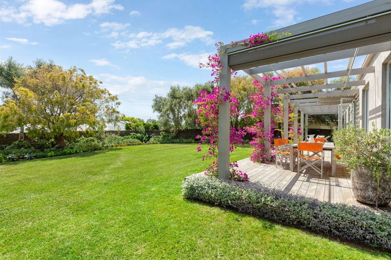 Victoria on Portsea (Solar Heated Pool)