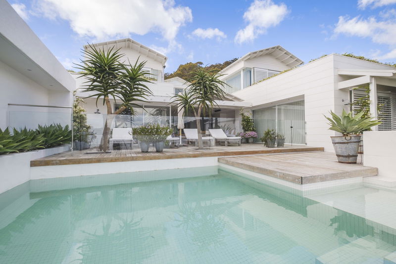 Wagstaffe Tropics (Walk to Beach)