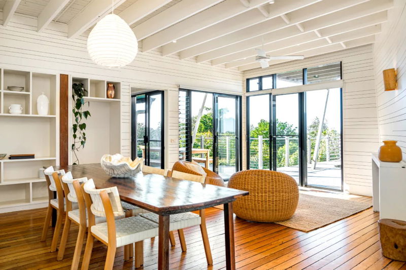 Seven Mile Beach House (With Car Parking)