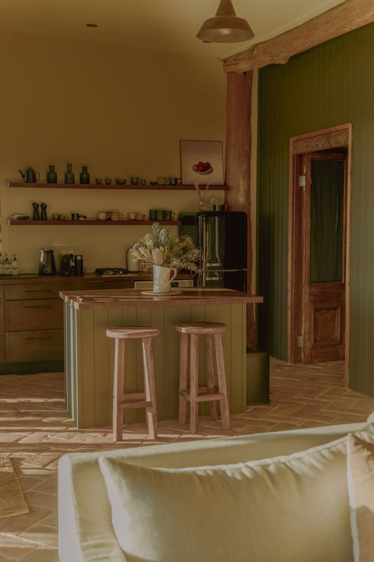 Damia (Pet Friendly)