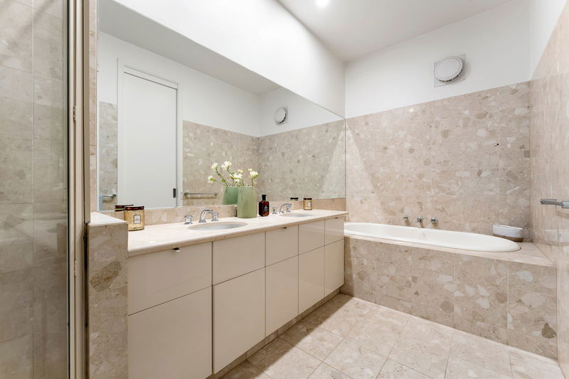 Wynnstay House (Solar Heated Pool)