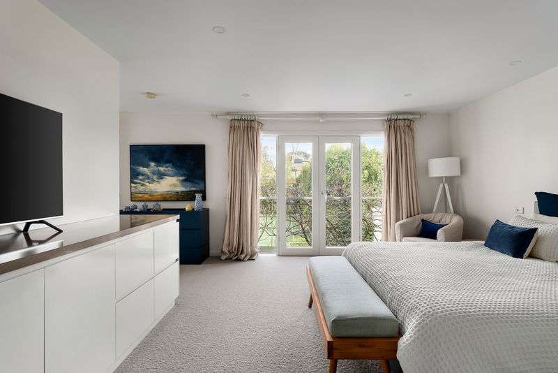 Wynnstay House (Solar Heated Pool)