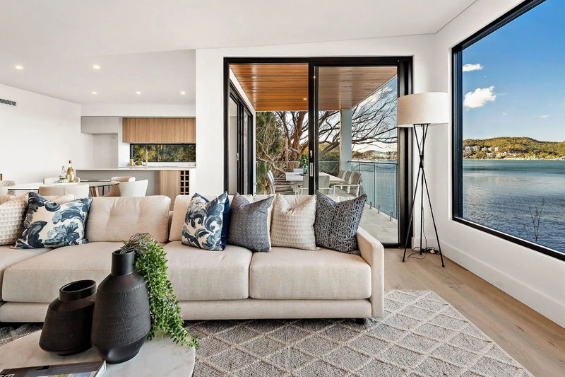 Clare De Lune Waterfront (with pool)