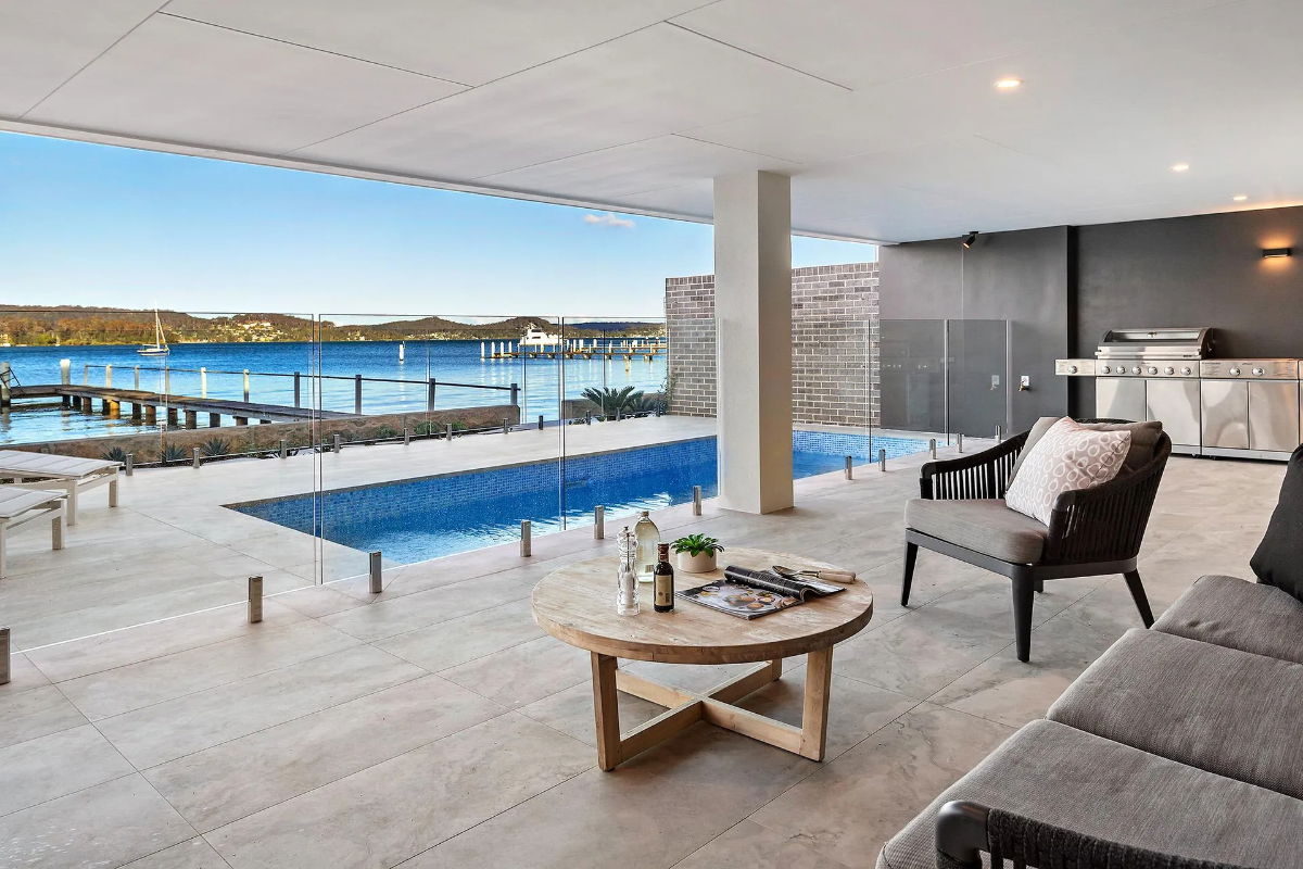 Kurrawa Point Clare (Clare De Lune Waterfront)