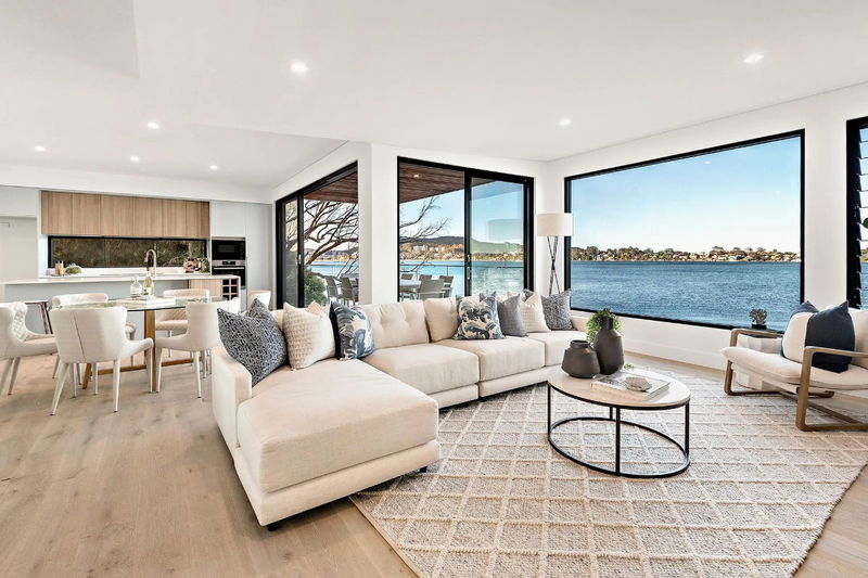 Clare De Lune Waterfront (with pool)