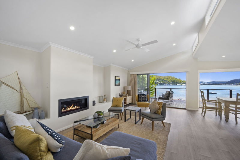 Araluen Waterfront Getaway (Walk to the beach)