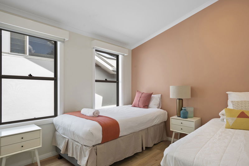 Araluen Waterfront Getaway (Walk to the beach)