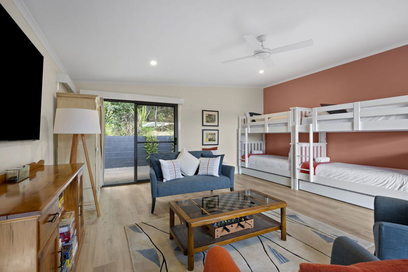 Araluen Waterfront Getaway (Walk to the beach)