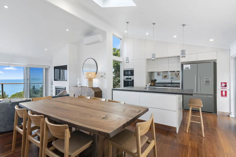 Kalani at Killcare (Walk to the beach)