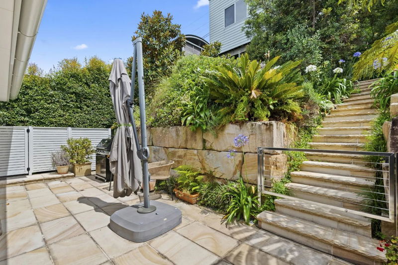 Kalani at Killcare (Walk to the beach)