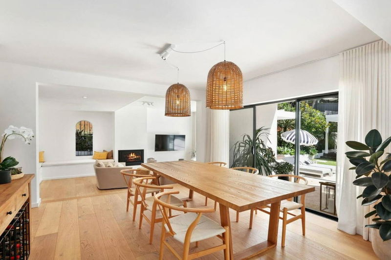 Balmoral Luxe Escape (Walk to Beach)