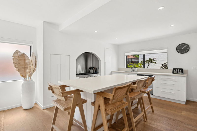 Balmoral Luxe Escape (Walk to Beach)