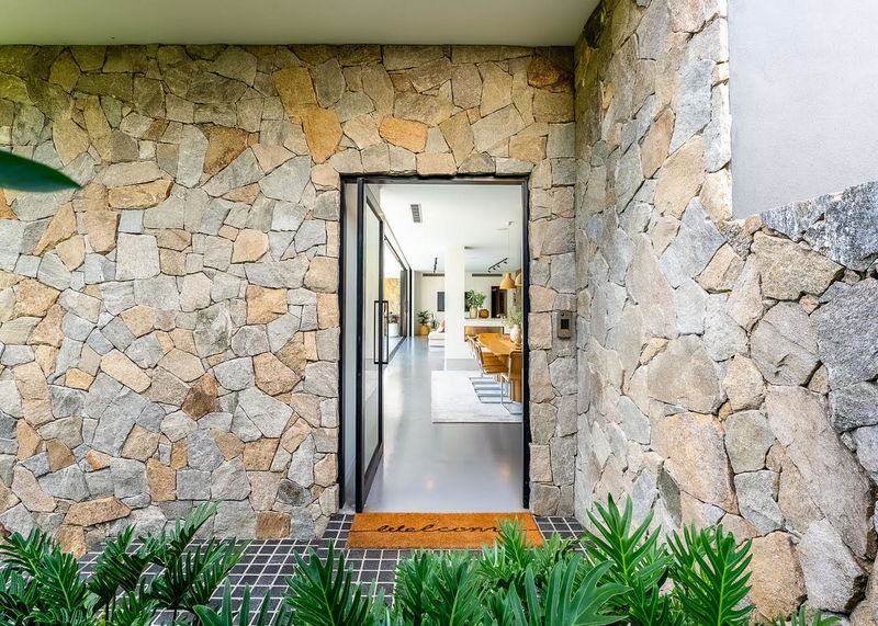 Mana Beach House (Heated Pool)