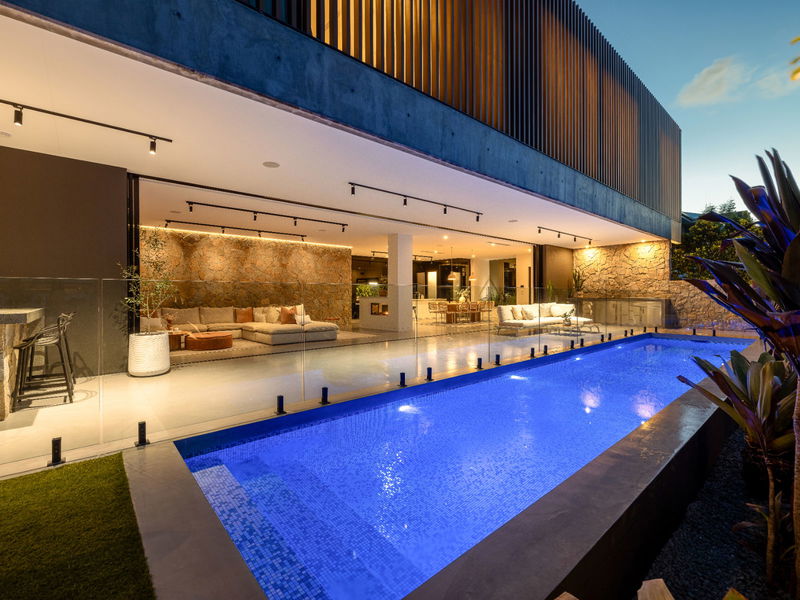 Mana Beach House (Heated Pool)