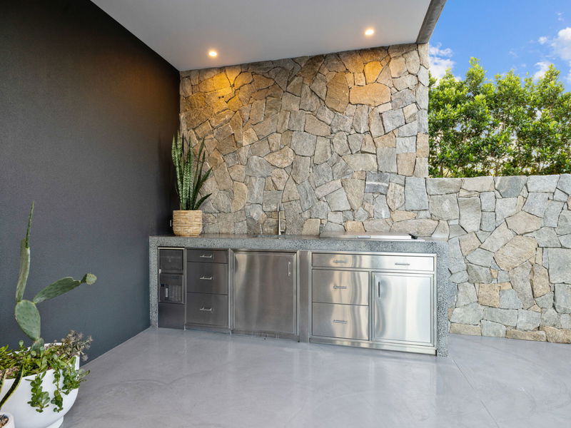 Mana Beach House (Heated Pool)