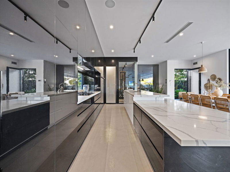 Mana Beach House (Heated Pool)