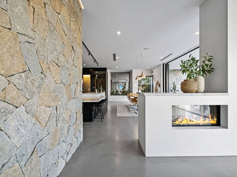 Mana Beach House (Heated Pool)