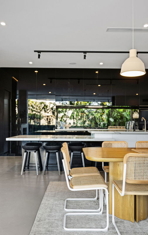 Mana Beach House (Heated Pool)