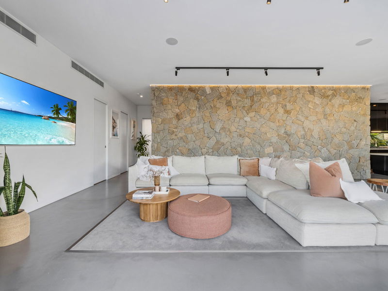 Mana Beach House (Heated Pool)