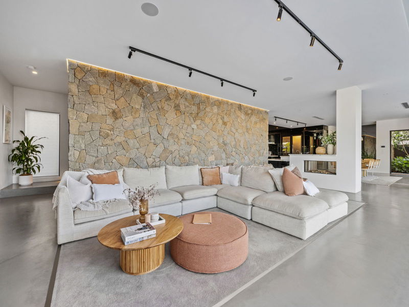 Mana Beach House (Heated Pool)