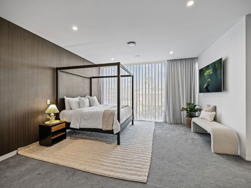 Mana Beach House (Heated Pool)