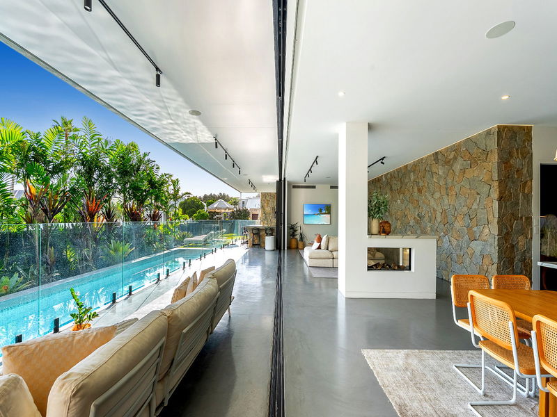 Mana Beach House (Heated Pool)