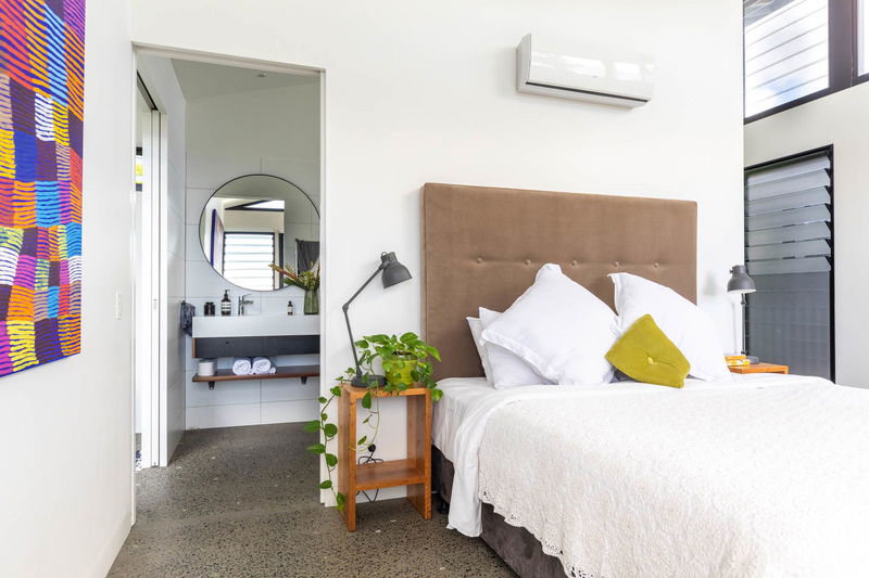 42 Byron (Walk to Beach)