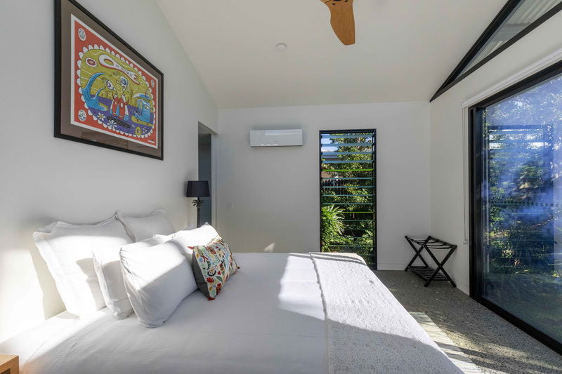 42 Byron (Walk to Beach)