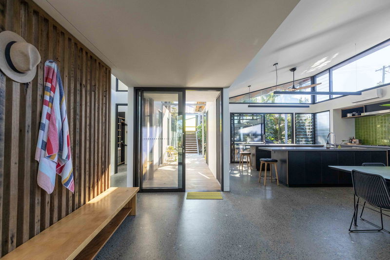 42 Byron (Walk to Beach)