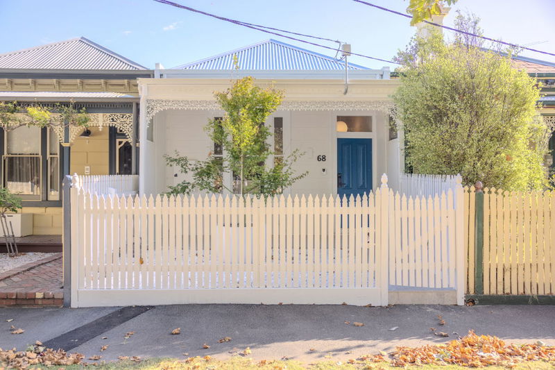 Sun Kiss (with plunge pool & car parking)