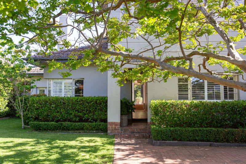 Kellenera (With Heated Pool and Car Parking)