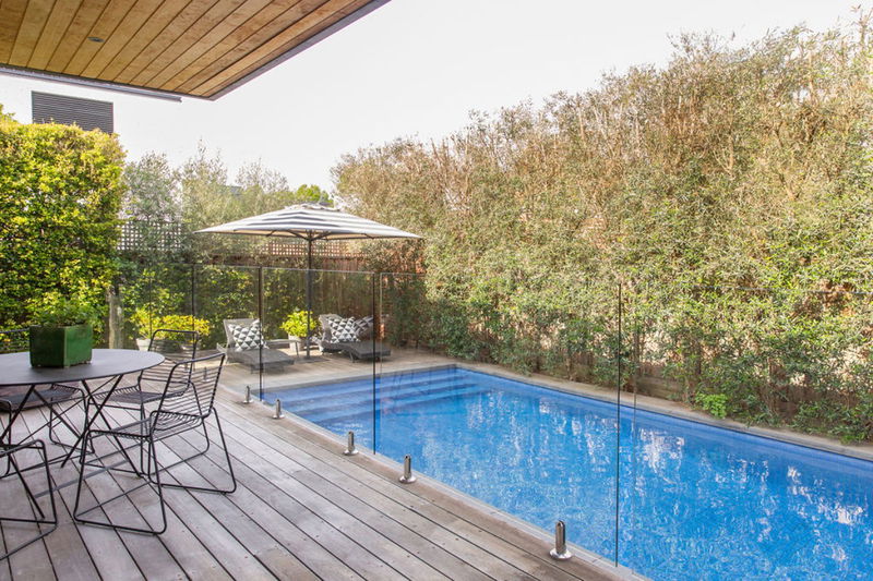 Kellenera (With Heated Pool and Car Parking)