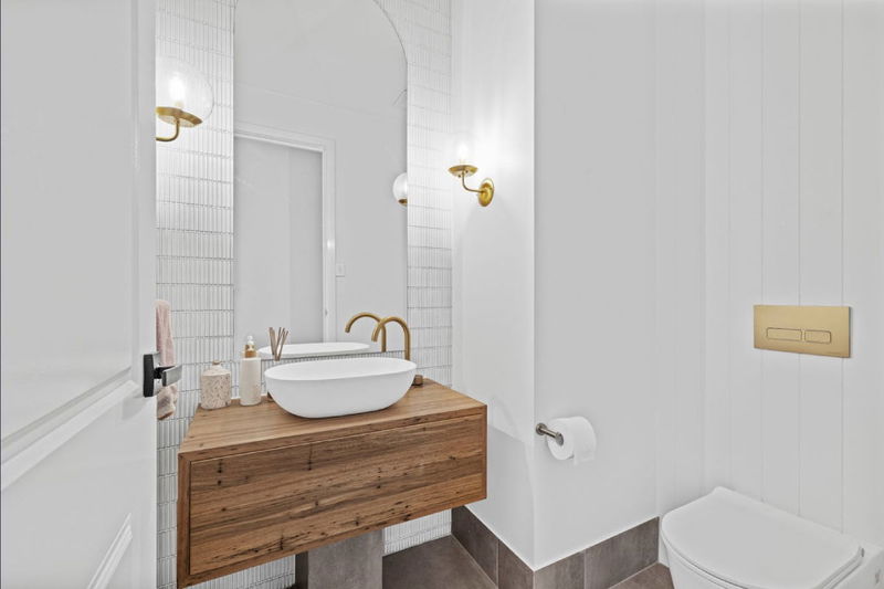 Allambi Broadbeach (With Car Parking)