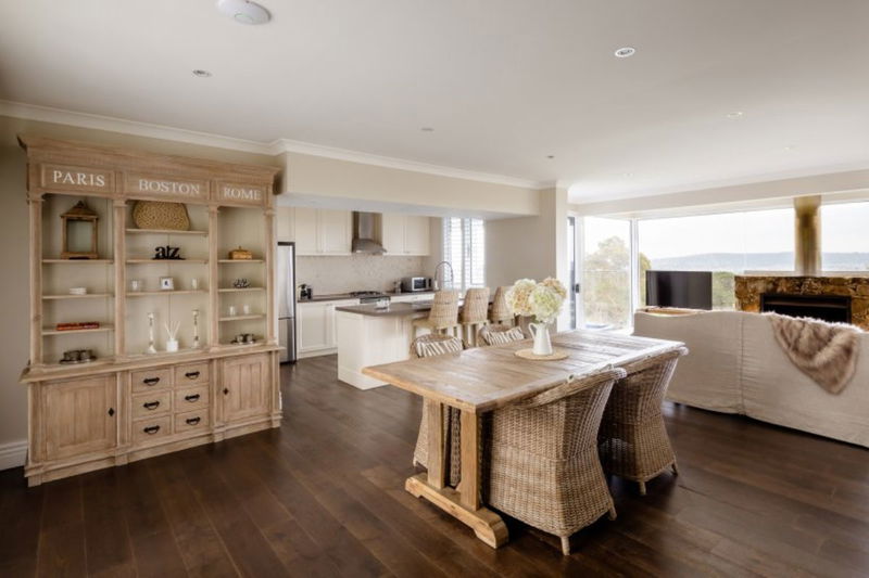 South Hampton - The Cottage (With Stunning Views)