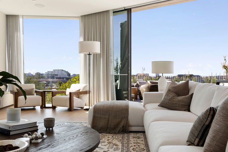 Como Penthouse (Melbourne skyline and river views)