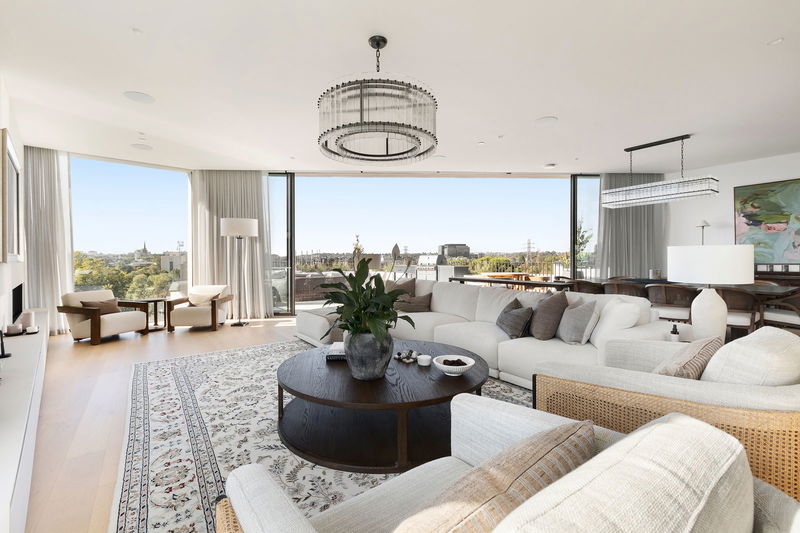 Como Penthouse (Melbourne skyline and river views)