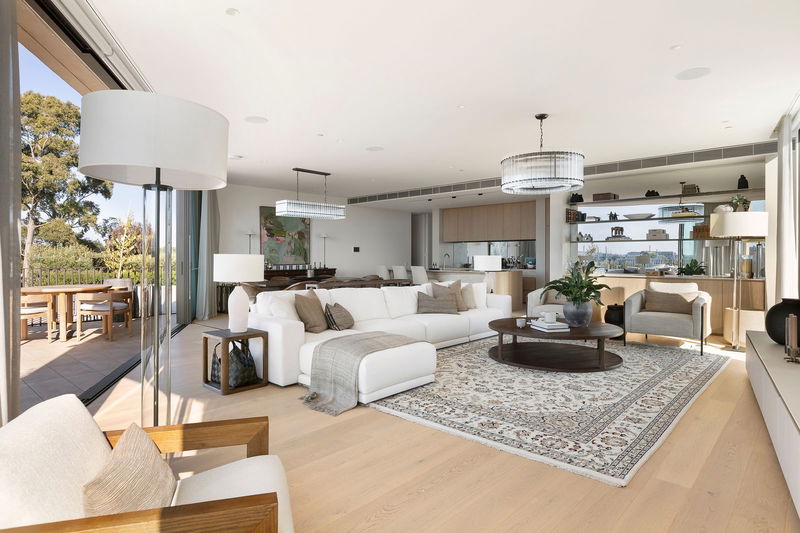 Como Penthouse (Melbourne skyline and river views)