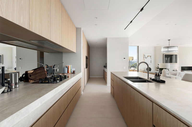 Como Penthouse (Melbourne skyline and river views)