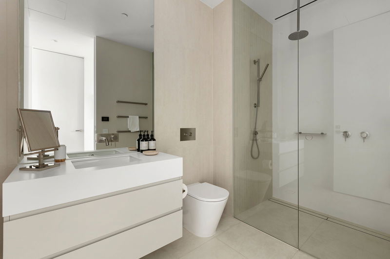 Como Penthouse (Melbourne skyline and river views)